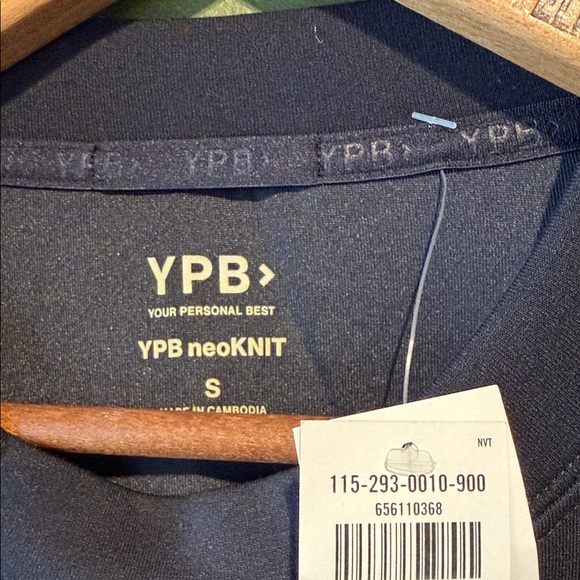 YPB neoKnit Women's Black Cropped Sweatshirt - Picture 2 of 6